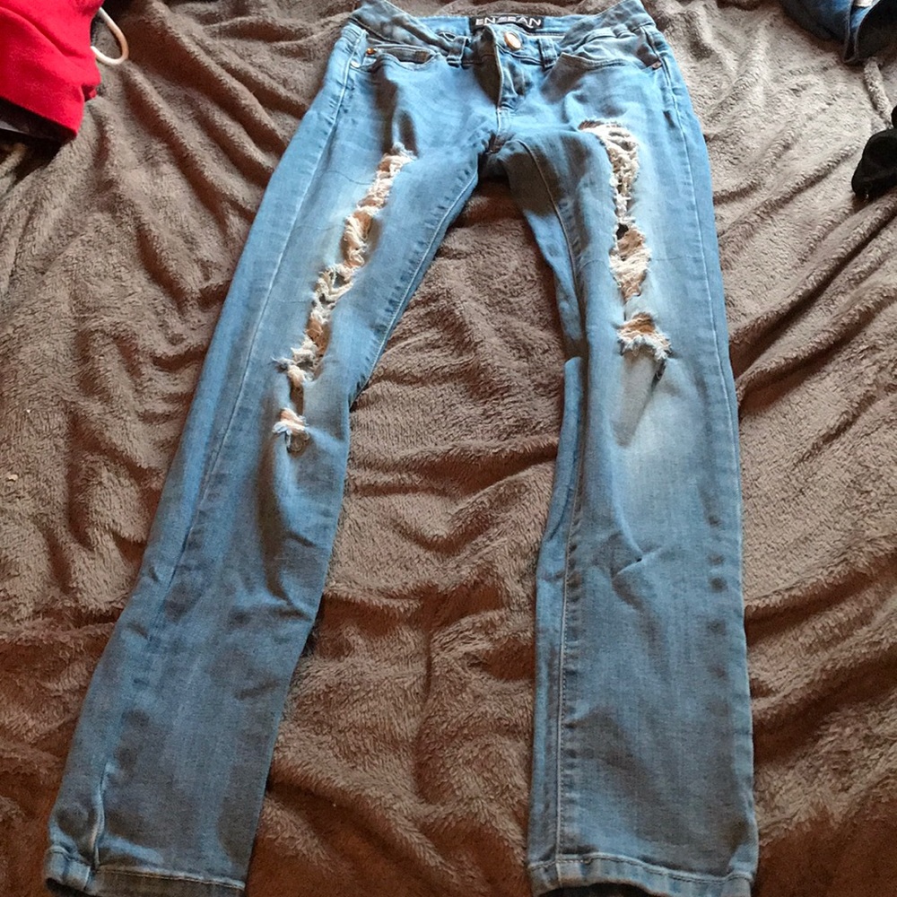 Ripped skinny jeans